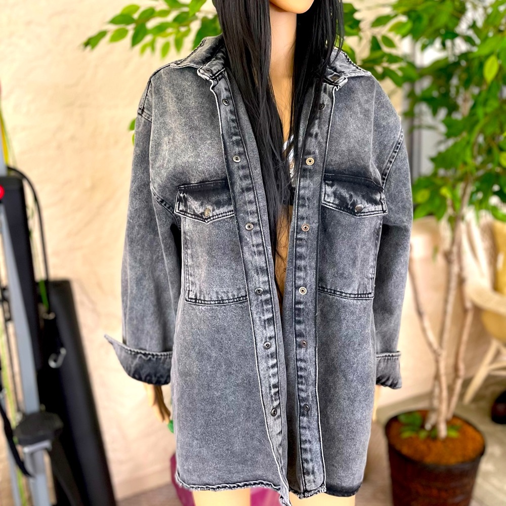 Size: Medium Type: Jean Jacket Shirt Boyfriend Fit